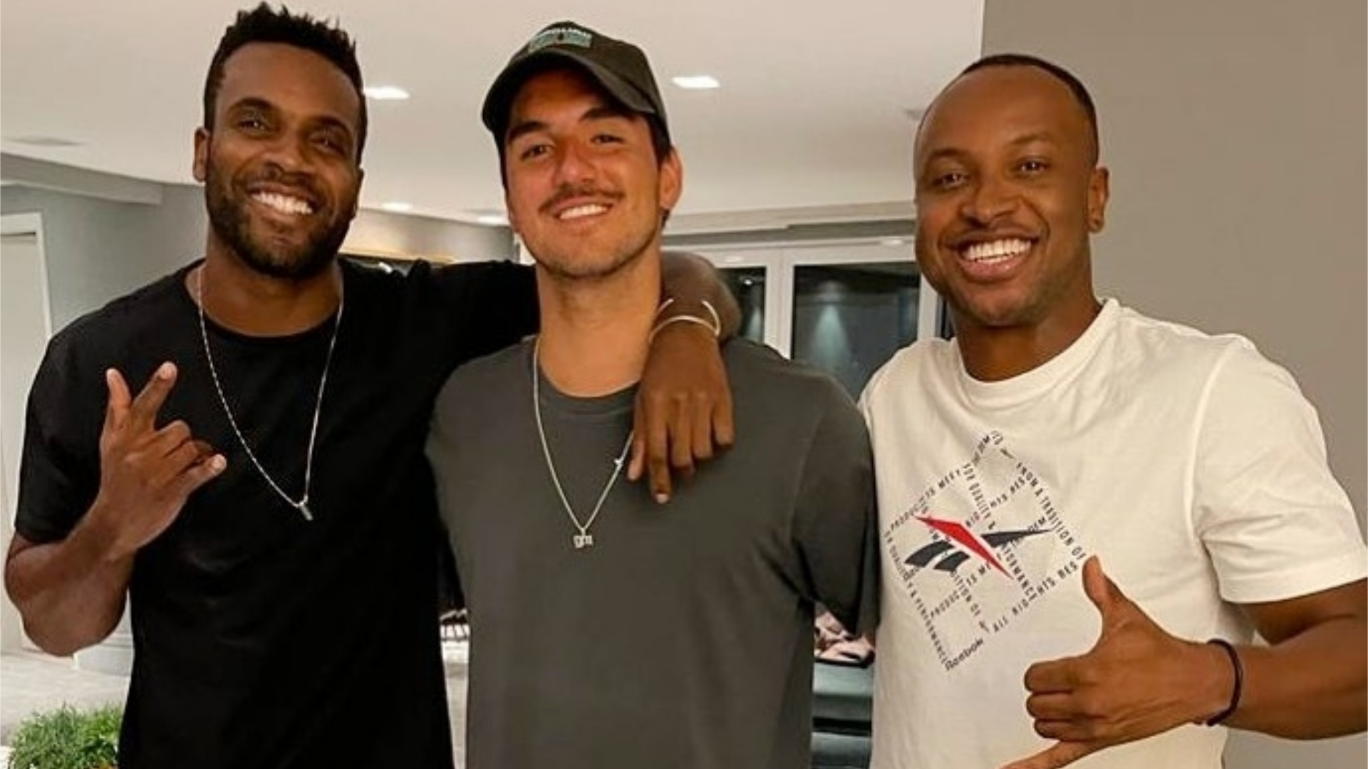 Após separação, Medina encontra Thiaguinho e Zulu: “A gente junto é dahora”