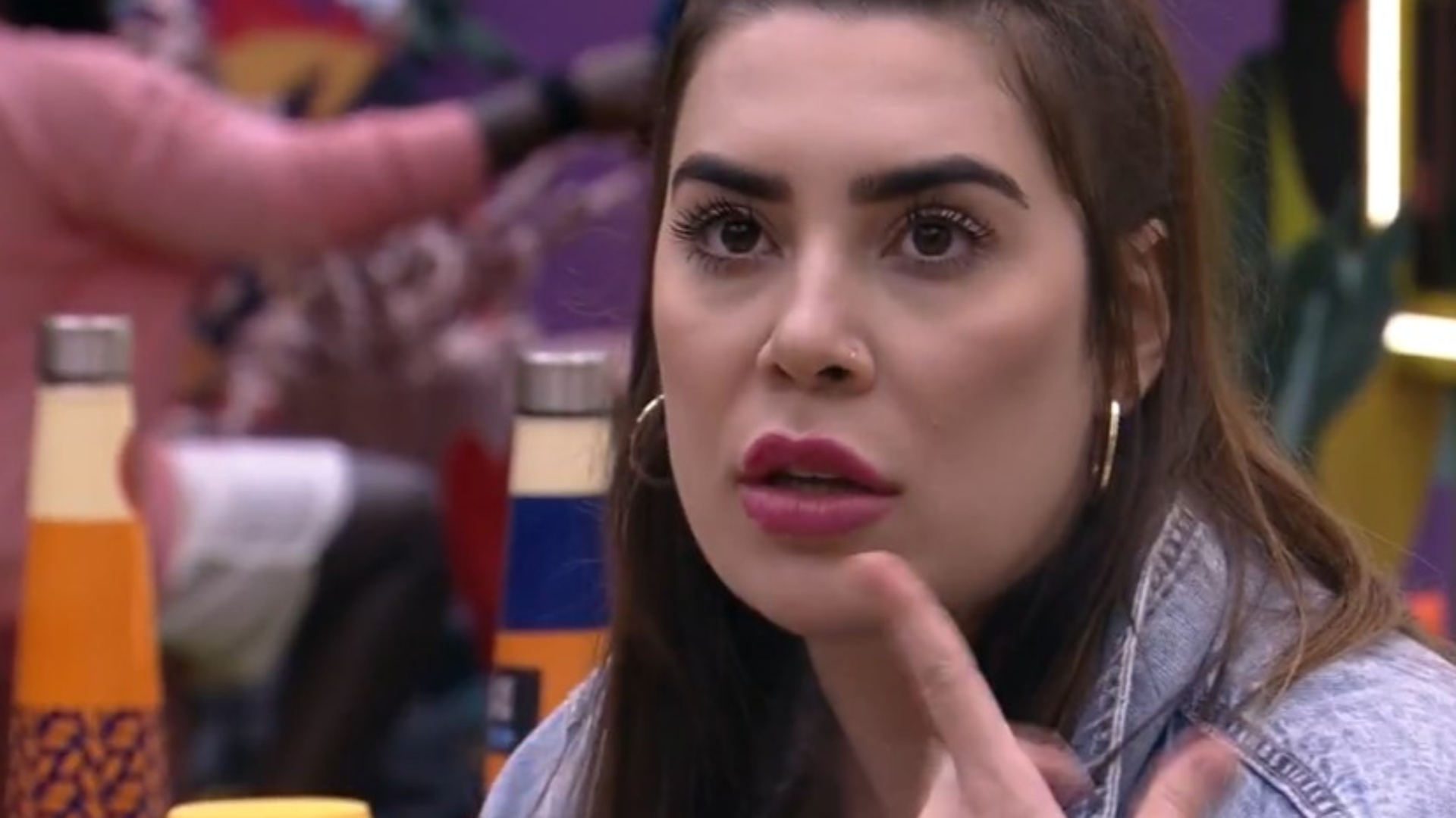 BBB22: Naiara escuta deboches e promete confusão: “Não me tira de louca”
