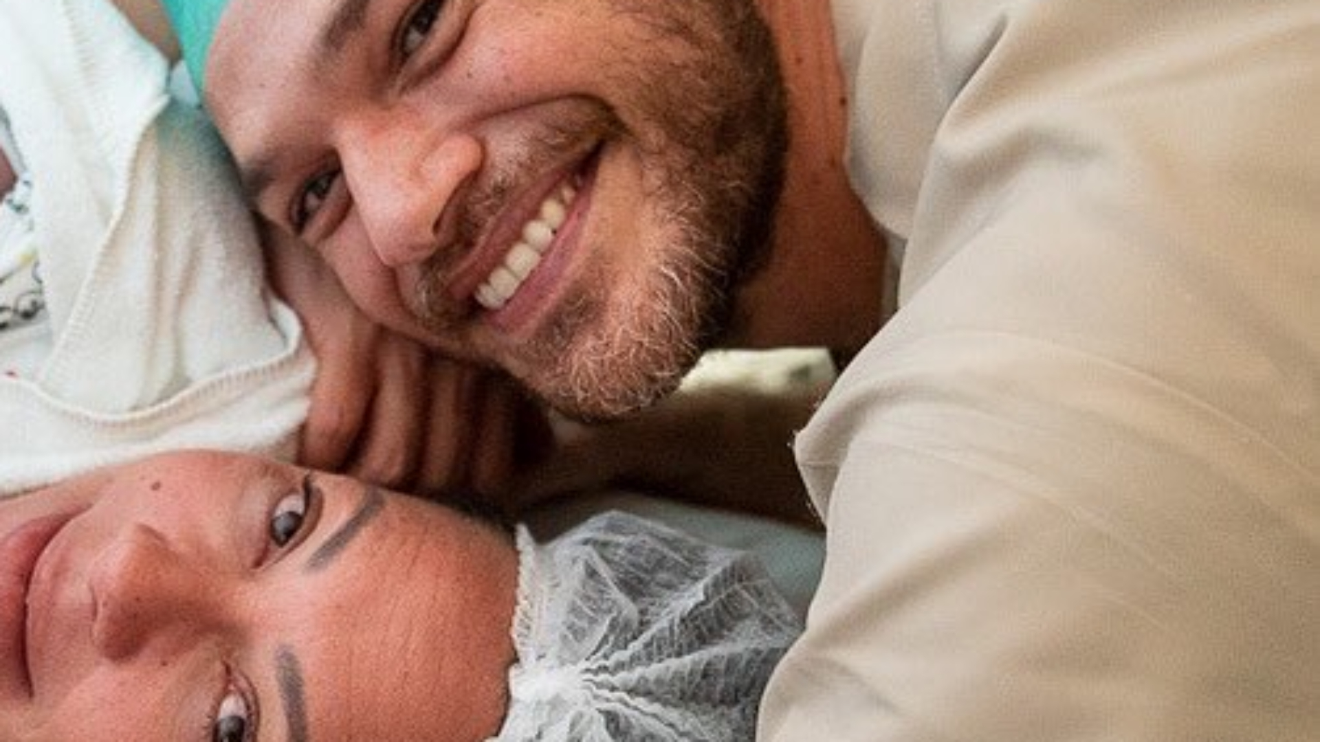 Fabiula Nascimento e Emílio Dantas publicam primeira foto dos gêmeos: “Coisa linda”