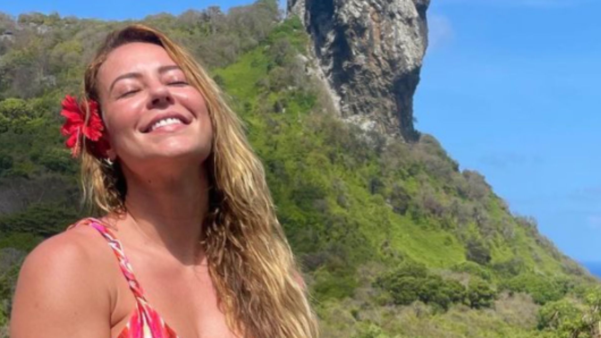 Paolla Oliveira exibe corpo real com biquíni fio-dental: “Mulher de verdade”