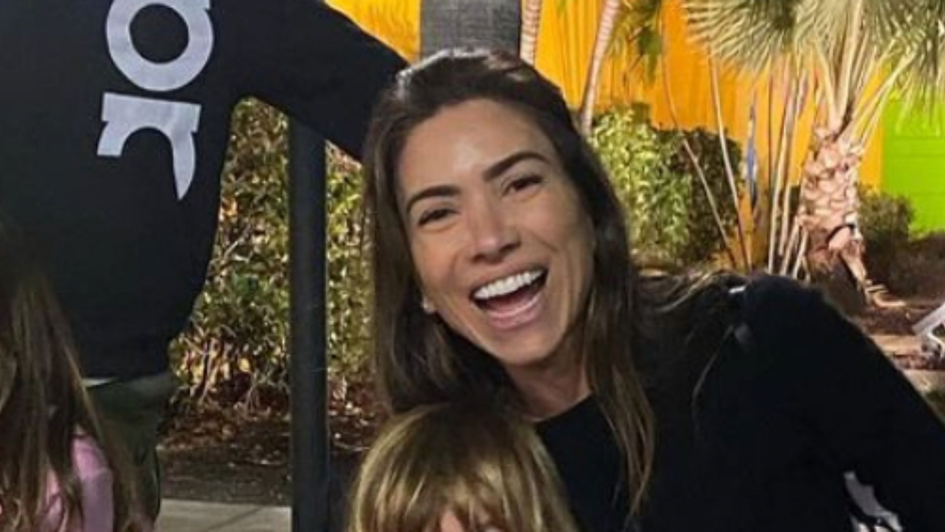 Patrícia Abravanel é flagrada em cliques raríssimos com os três filhos: “Muito amor”