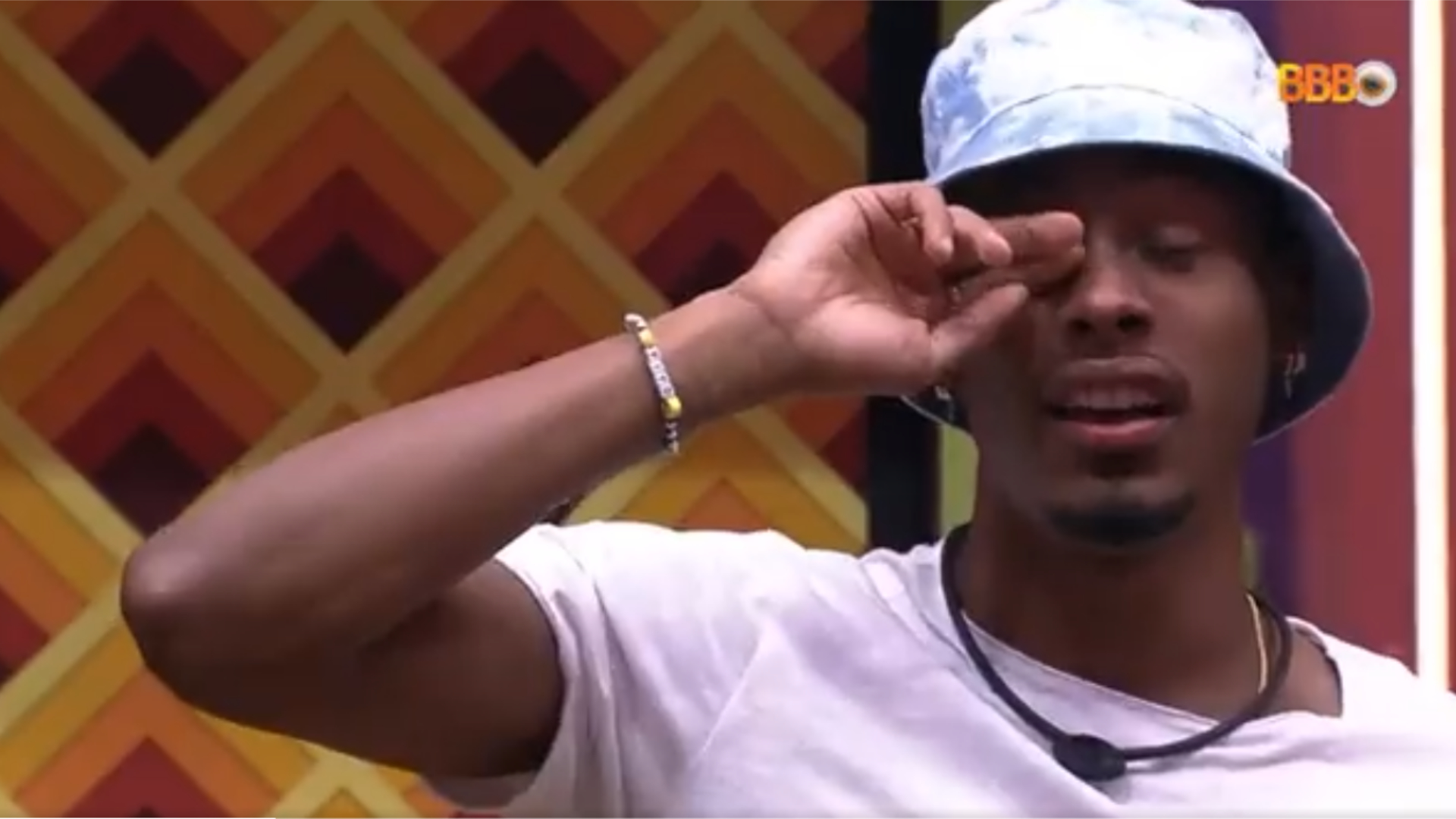 BBB22: Paulo André se emociona ao falar do filho: “Ficou 21 dias internado”