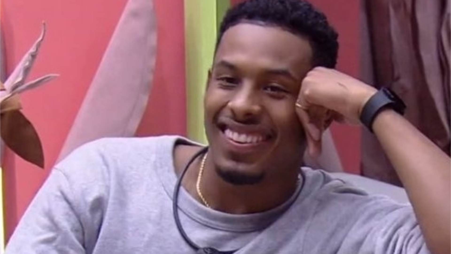 BBB22: Paulo André usa chapéu de Jade Picon e web vai à loucura: “Vai rolar?”