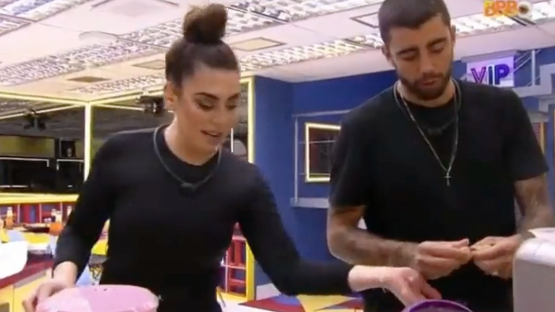 BBB22: Naiara Azevedo ri dos piolhos dos filhos de Pedro Scooby e surfista reage: “Bizarro”
