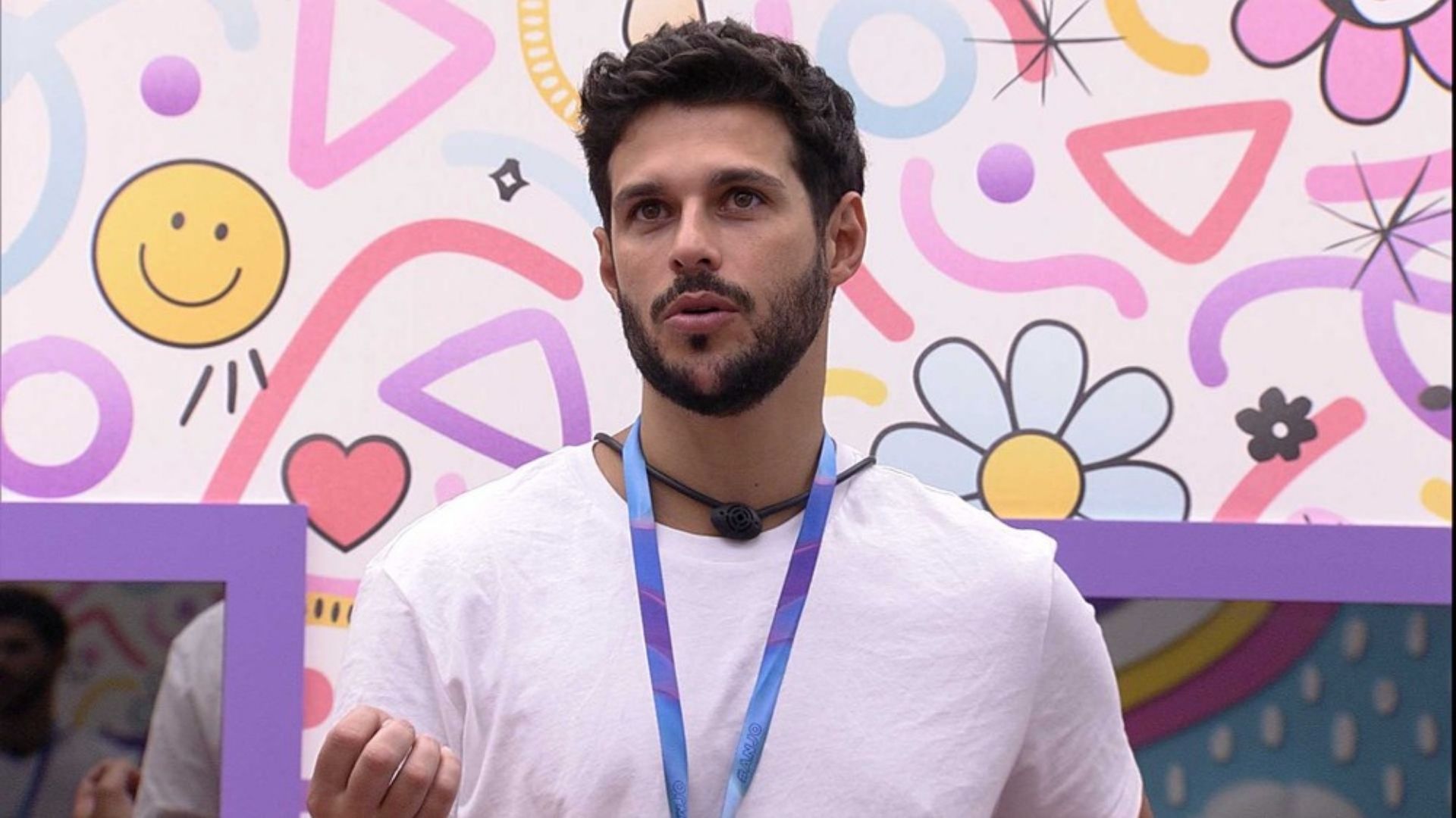 BBB22: Rodrigo enfrenta brother, faz ameaça e leva invertida: “Eu sei”