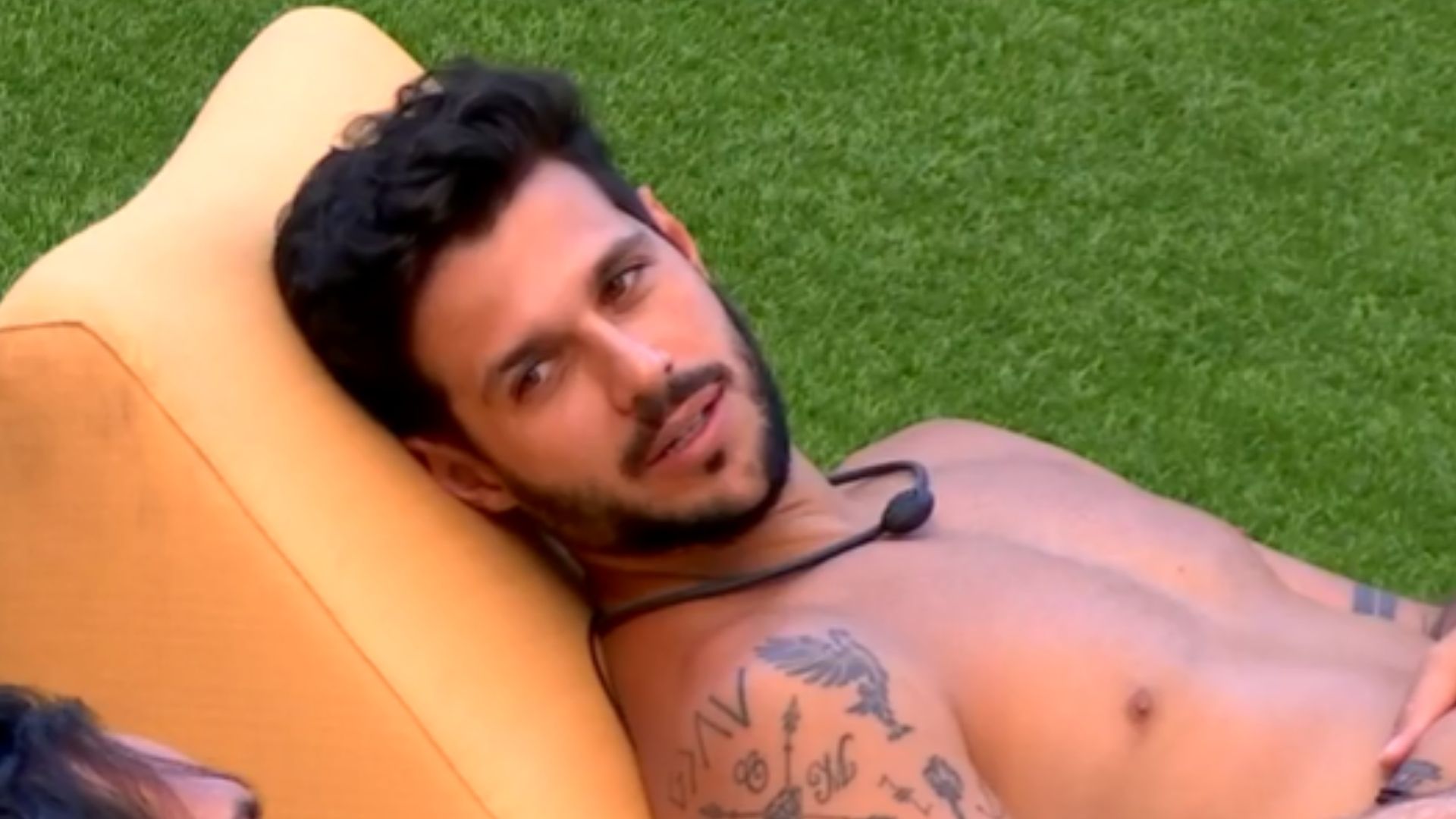 BBB22: Alvo da casa, Rodrigo desiste de jogar: “Cansei de querer ser aceito”