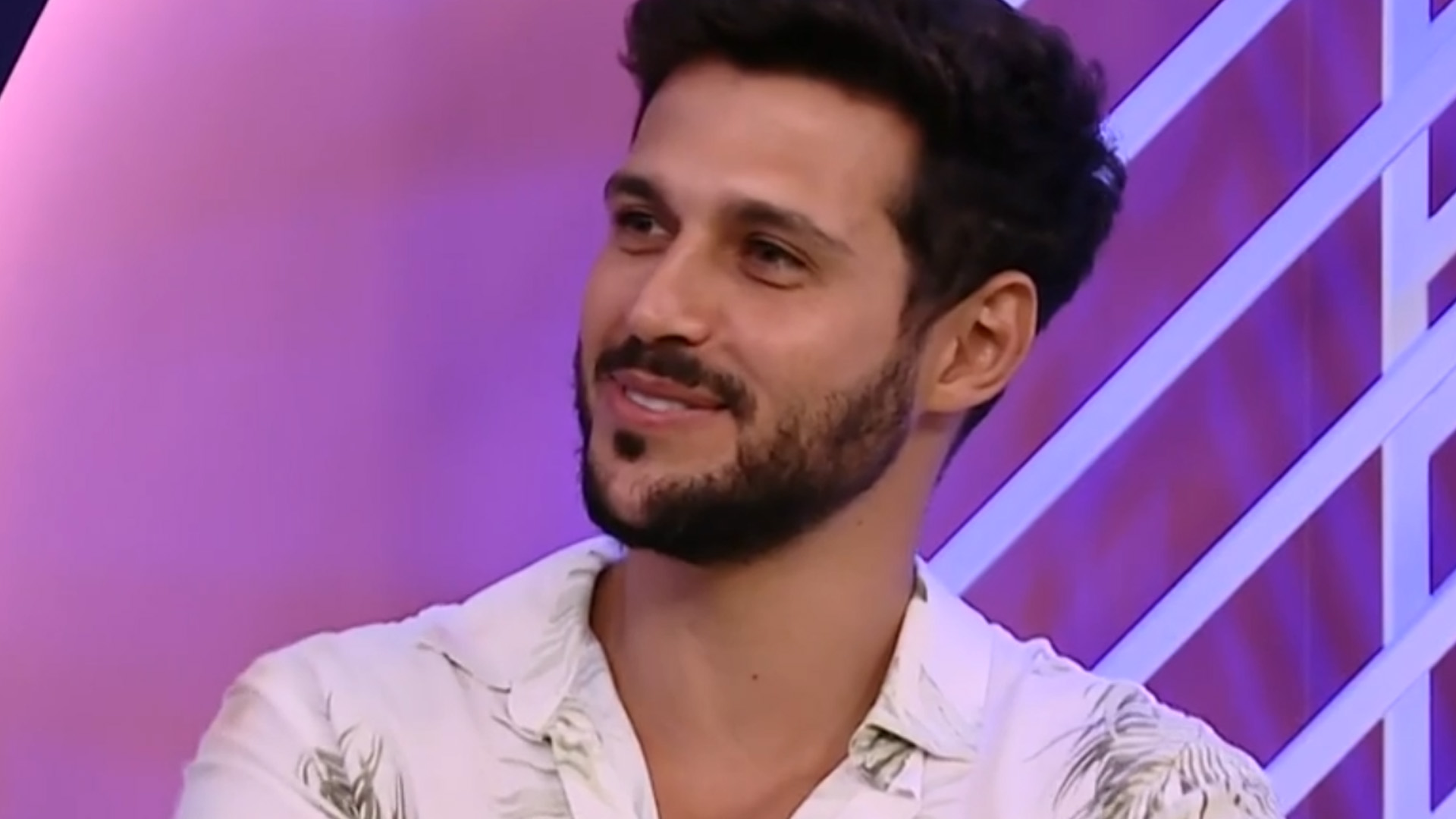 BBB22: Rodrigo revela identidade da namorada fora do reality: “Linda”