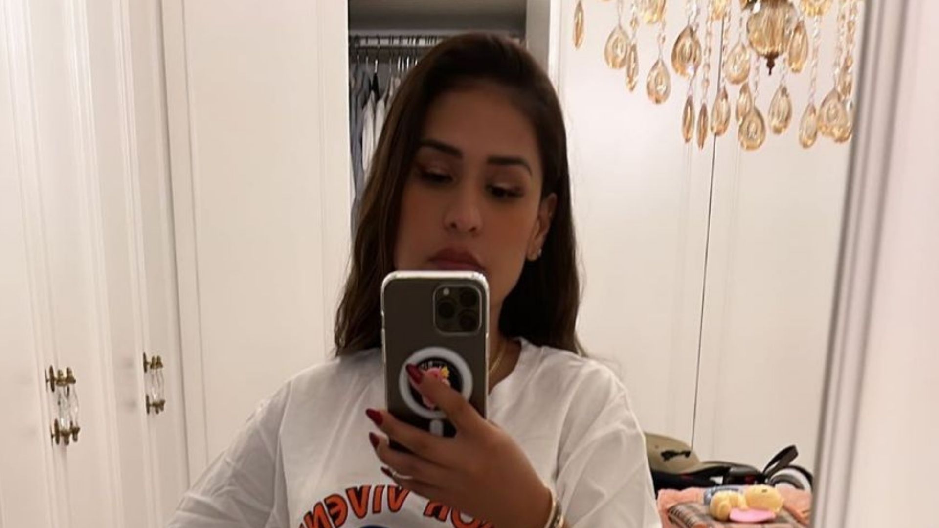 Nova mulher! Simone posa com look casual e exibe corpo sequinho após perder 30 kg