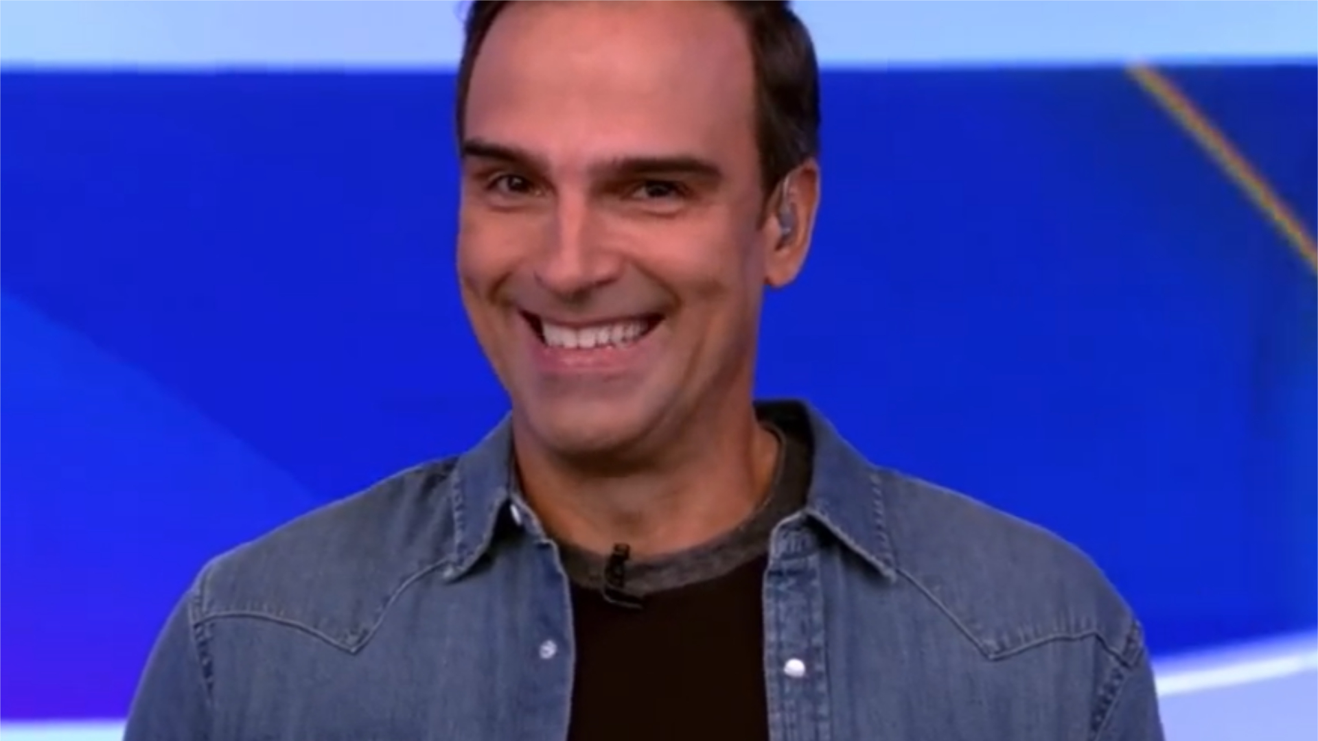 BBB22: Tadeu Schmidt confunde dia e web não perdoa: “É sexta ou sábado?”
