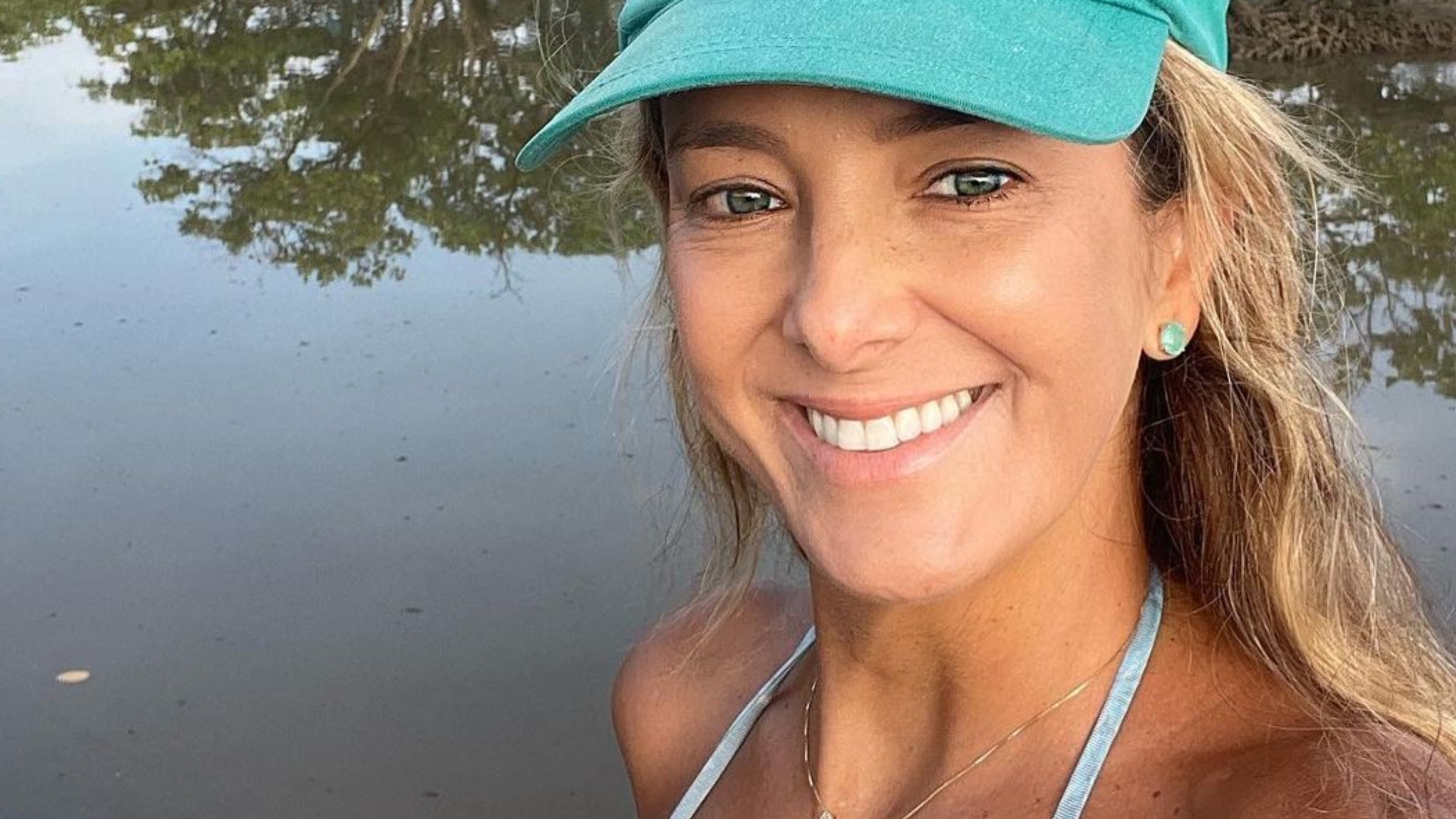 Ticiane Pinheiro exibe corpão jovial de biquíni e coleciona elogios: “Mulherão”