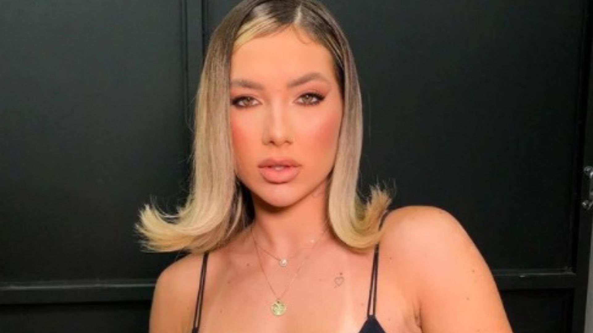 Ousada! Vigínia Fonseca posa sexy com look sem sutiã e Zé Felipe reage: “Linda”