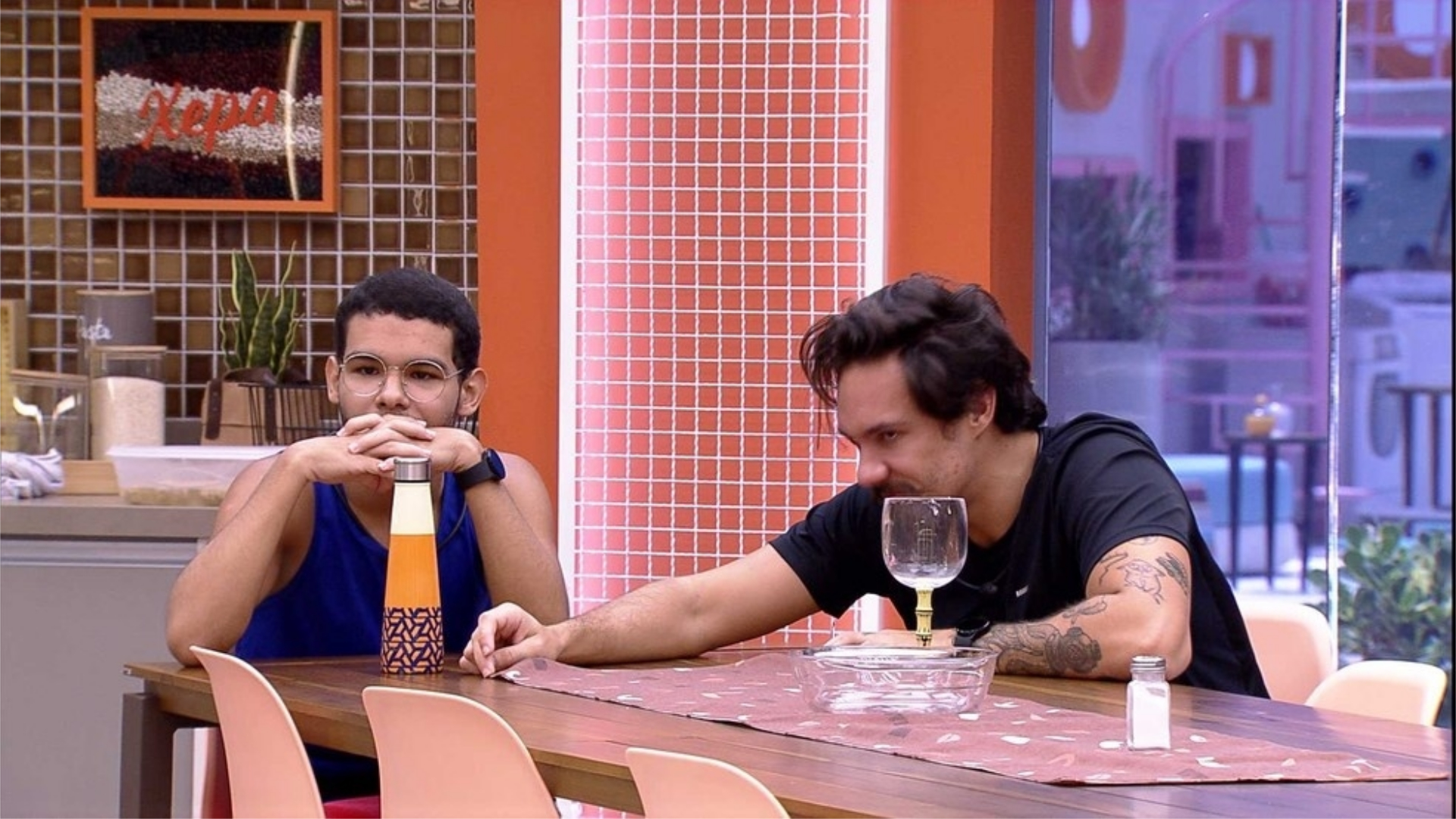 BBB22: Vyni provoca Eliezer após beijos com Maria: “Falta de respeito”