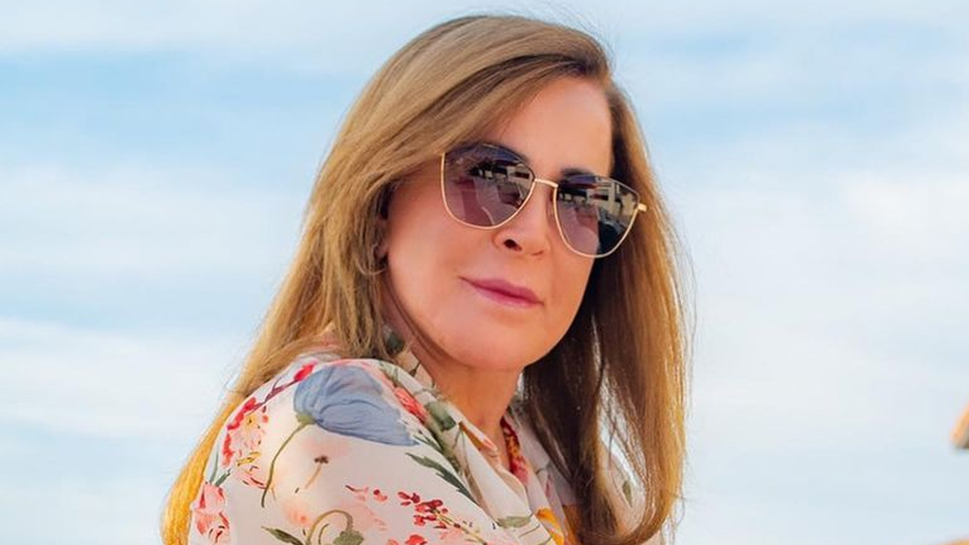 Zilu Camargo mostra pernões com vestido levantado na piscina: “Belíssima”