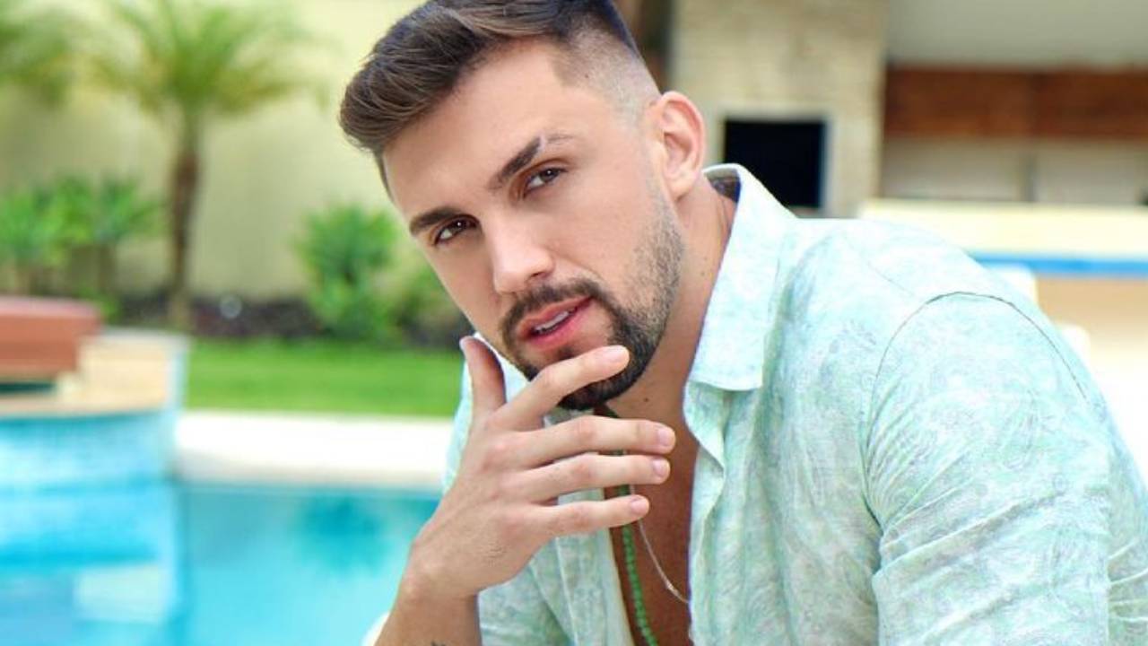 Ex-BBB Arthur Picoli influencia mudanças na educação de uma escola do Espírito Santo: “Investimento”