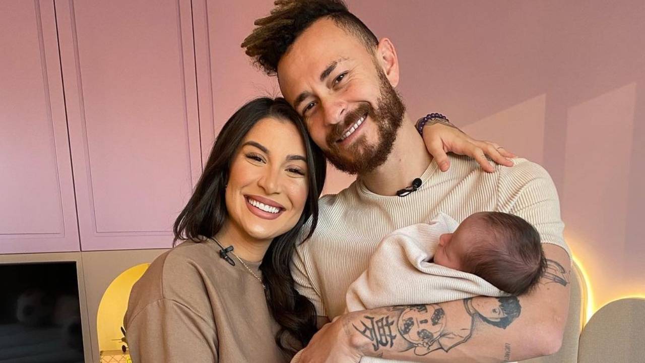 Ex-BBB Bianca Andrade flagra filho recém-nascido ‘sorrindo’ e encanta a web: “Sorrisinho dele”