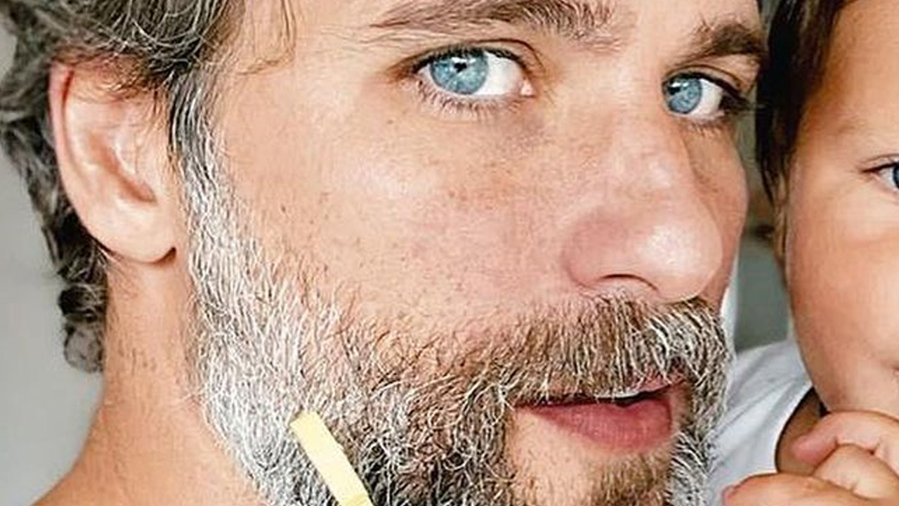 Idênticos? Bruno Gagliasso posa coladinho com o bebê Zyan e semelhança choca: “Sua cópia fiel”