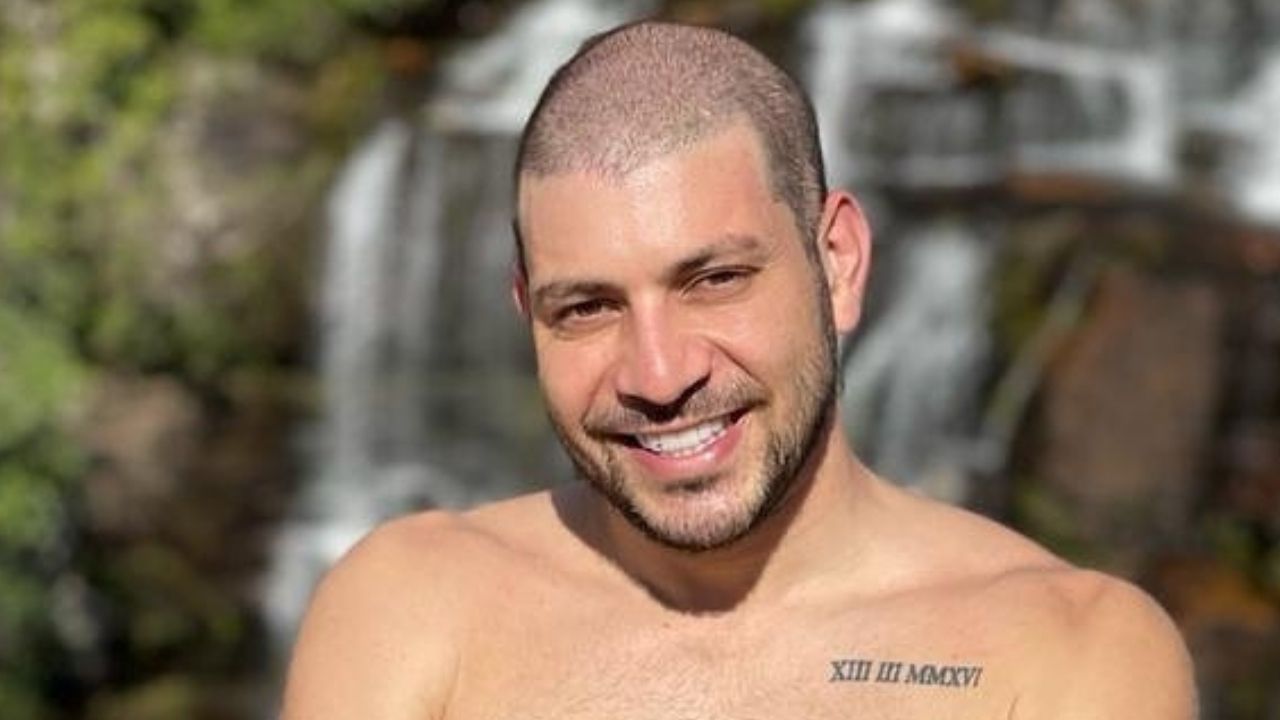 Ex-BBB Caio Afiune compartilha cliques encantadores ao lado das filhas e se declara: “Minha vida”