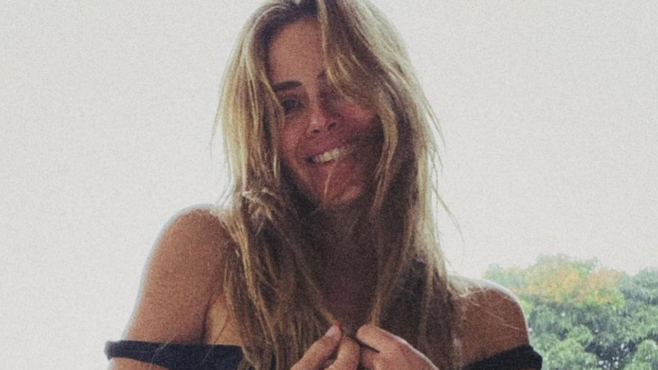 Carolina Dieckmann dá surra de beleza ao exibir corpão malhado em novo clique de biquíni: “Monumento!”