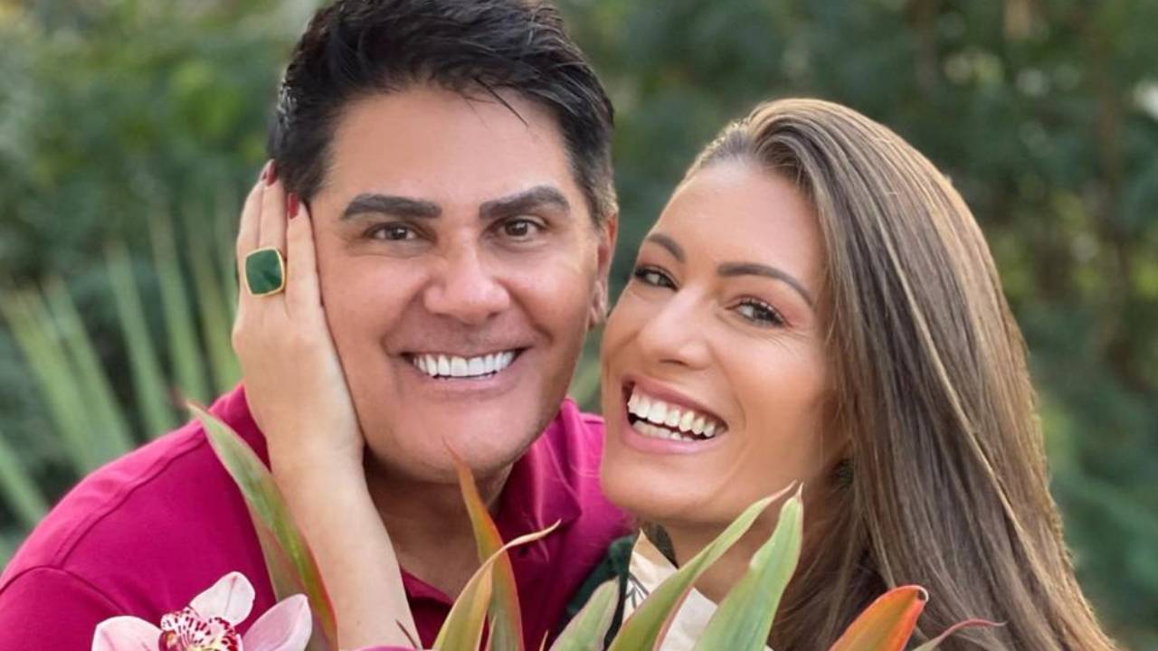 Só de biquíni, esposa de Cesar Filho posa com herdeiros e jovialidade rouba a cena: “Parecem irmãos”