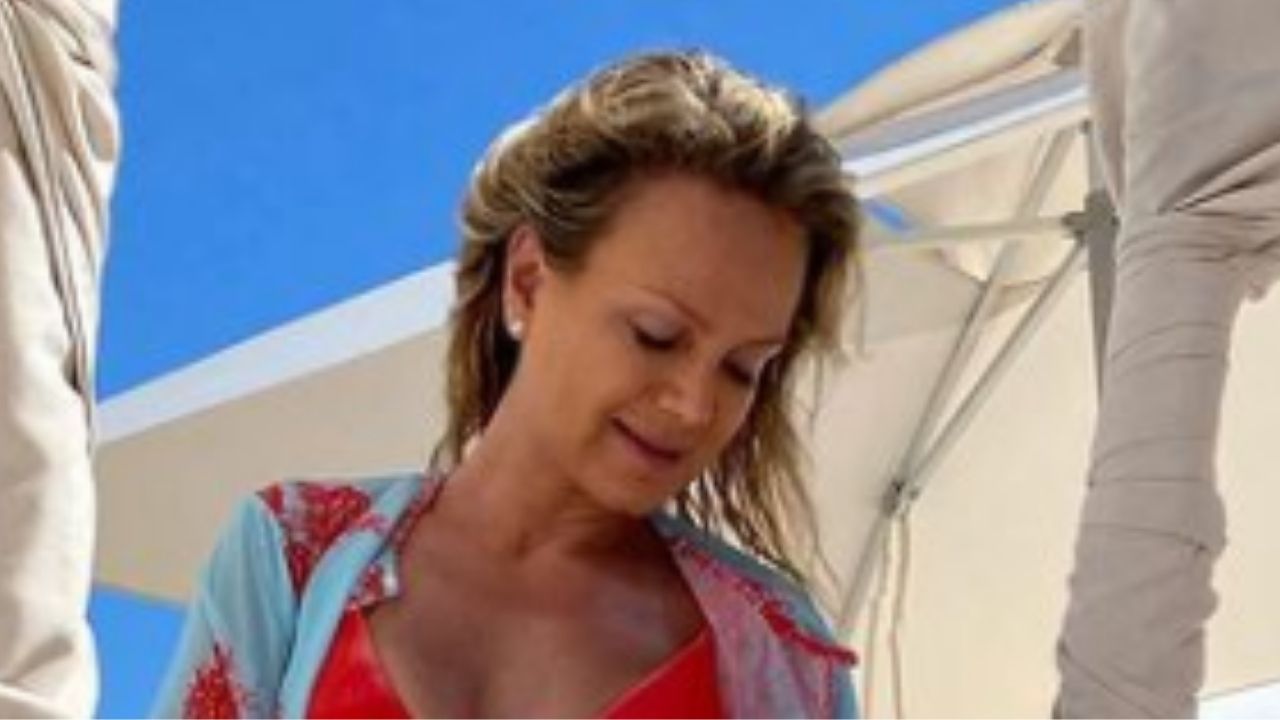 Aos 47 anos, Eliana rouba cena de biquíni em cenário paradisíaco e para tudo com beleza natural: “Uma diva!”