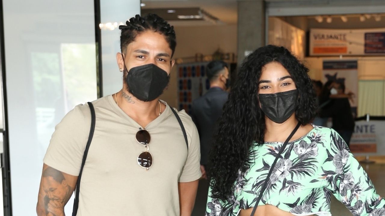 Em meio a rumores de romance, Elana e Viegas, de No Limite, desembarcam juntos em São Paulo