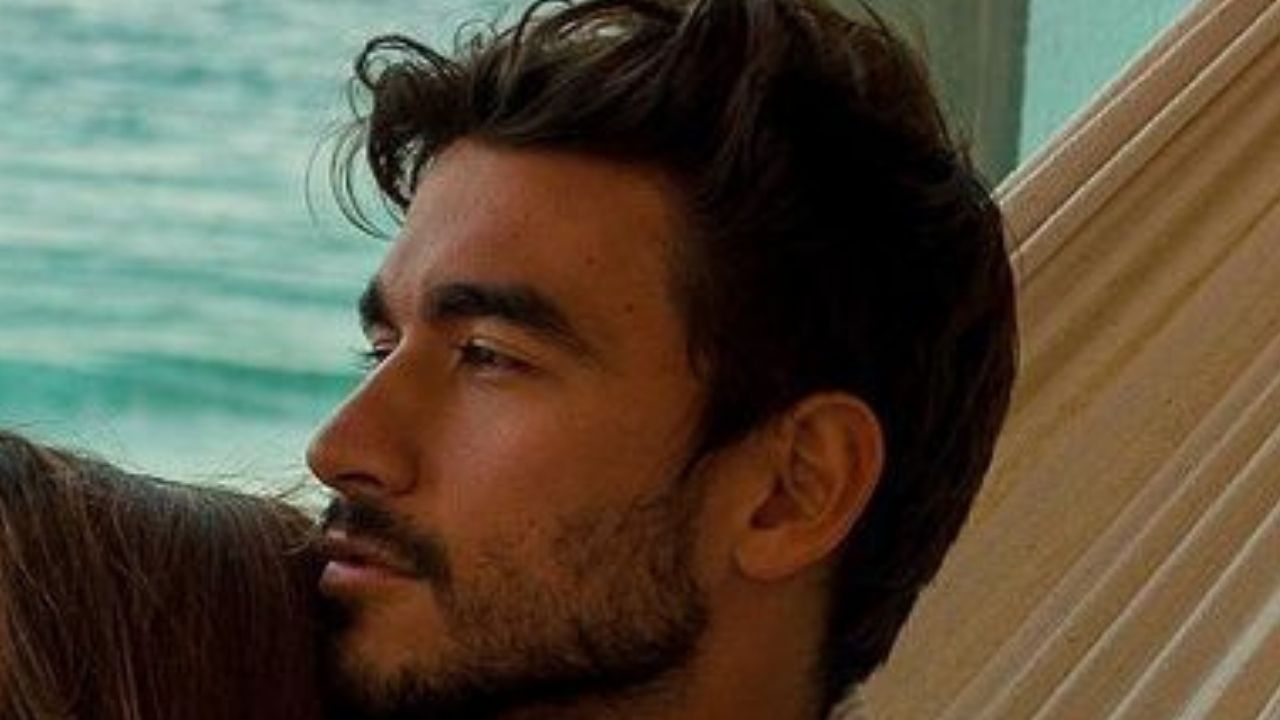 Ex-BBB Gui Napolitano comemora 5 meses de namoro e compartilha clique agarradinho com a amada: “Apaixonado por você”