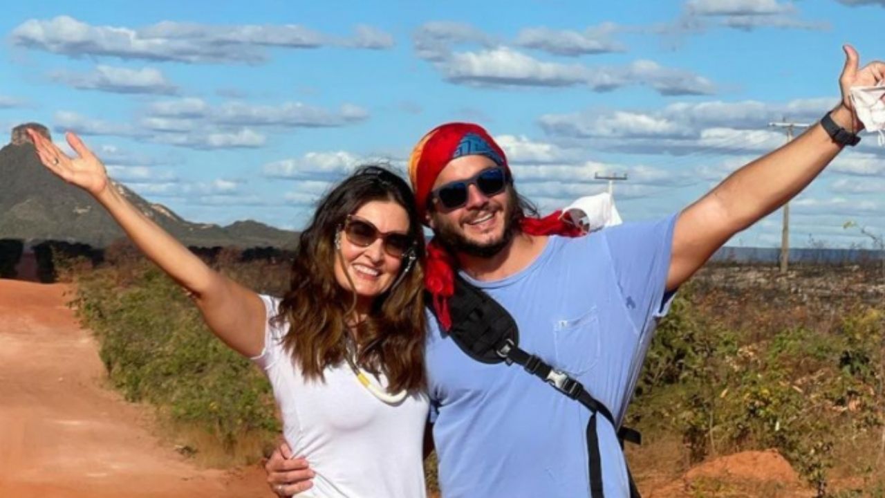 Após três dias incomunicável, Fátima Bernardes posa com Túlio Gadêlha e desabafa: “Parece uma eternidade”