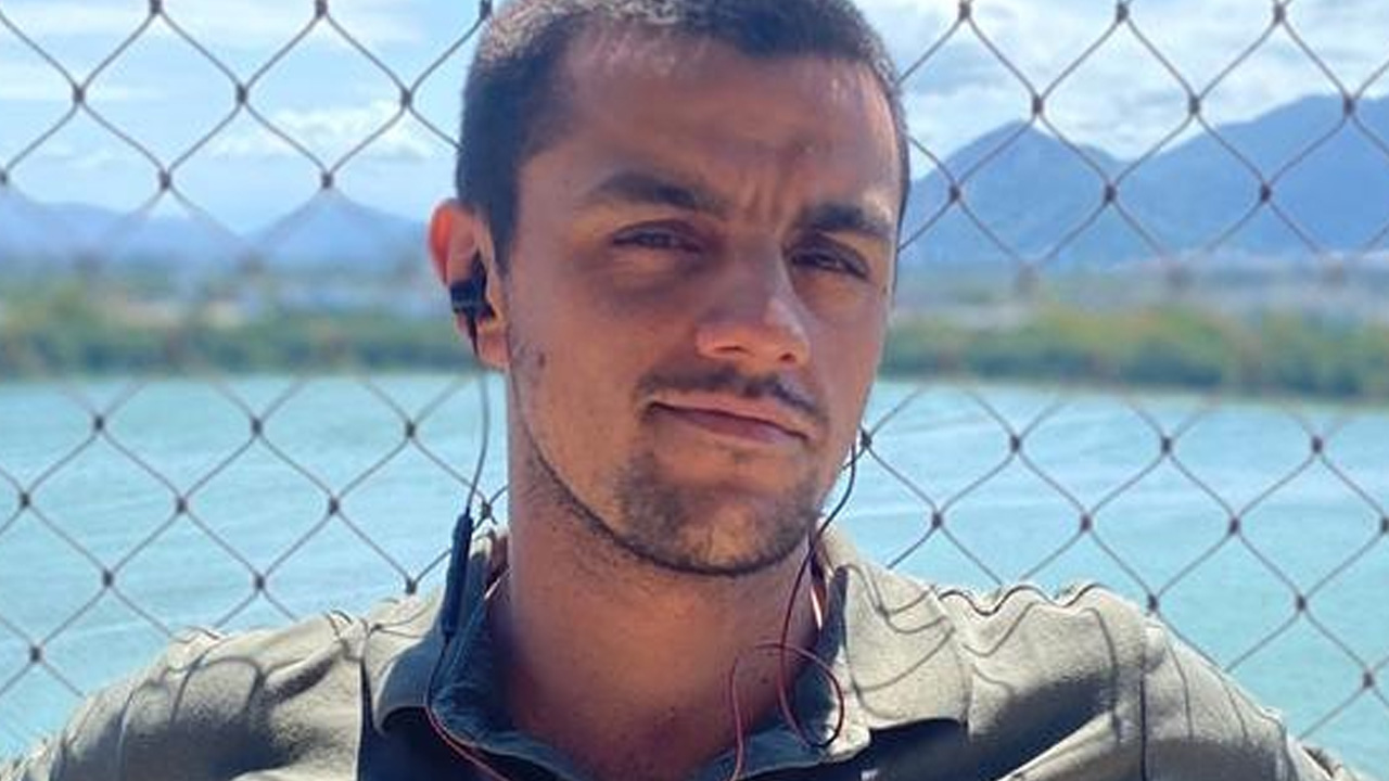 Ainda em ‘Salve-se Quem Puder’, Felipe Simas deixa a Globo após 8 anos de contrato fixo