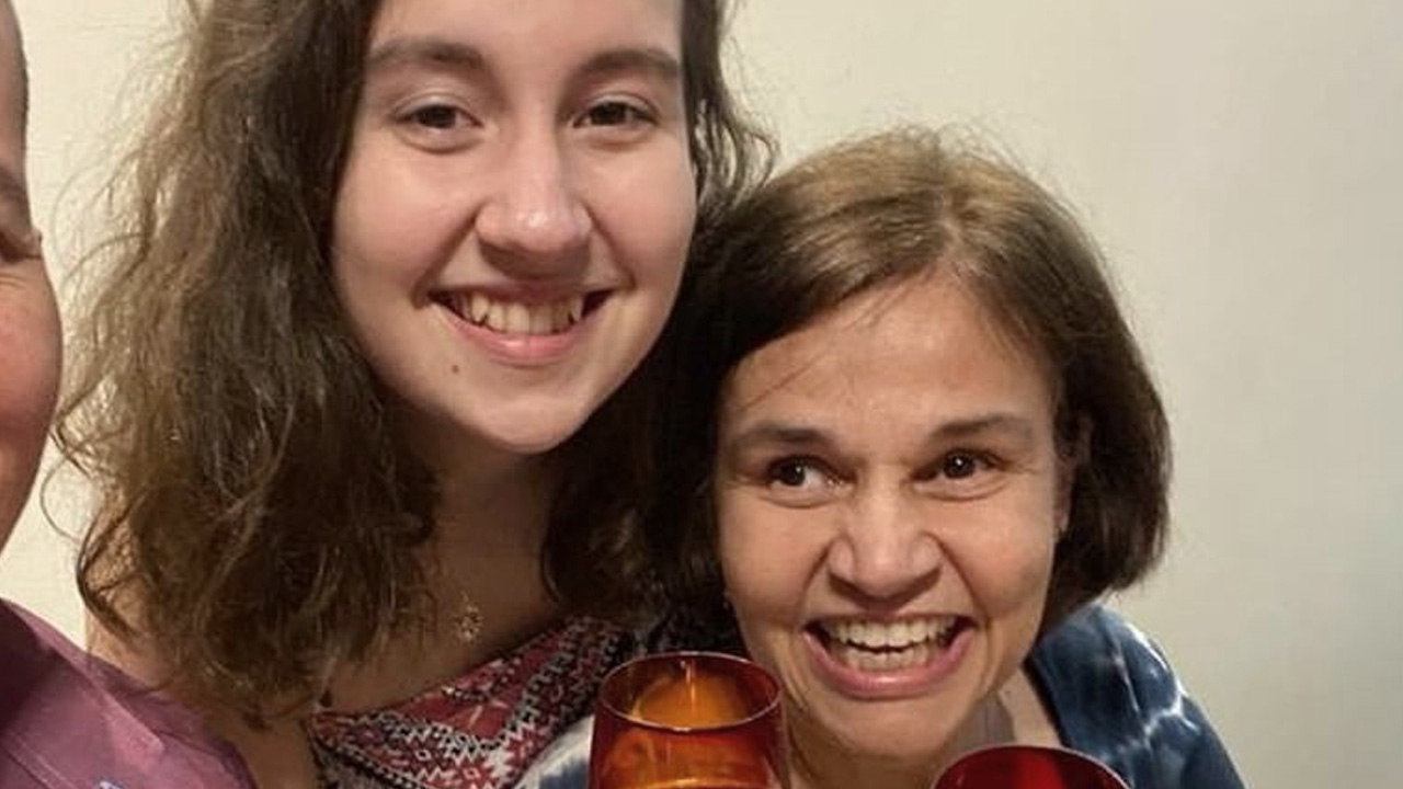 Filha de Claudia Rodrigues é diagnosticada com Covid-19 enquanto mãe segue na UTI: “Enfrentar mais essa barra”