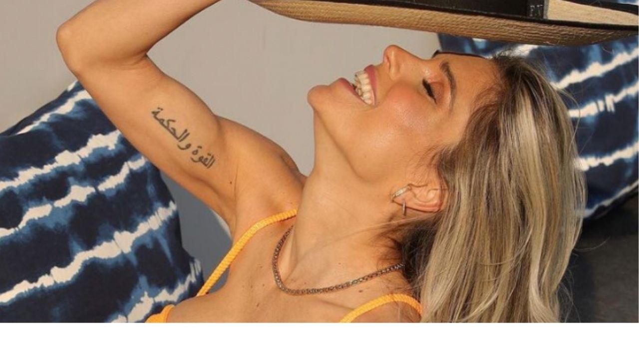 Flavia Viana exibe curvas reais durante a amamentação em fotos de biquíni: “Estou feliz com meu corpo”