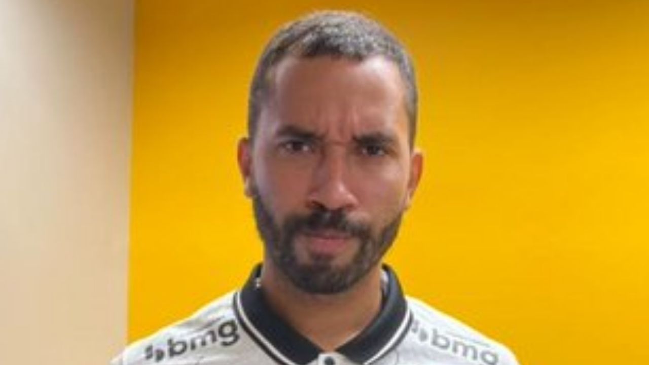Aniversariante, ex-BBB Gilberto recebe parabéns exclusivo de time de futebol: “Uma das pessoas mais carismáticas”