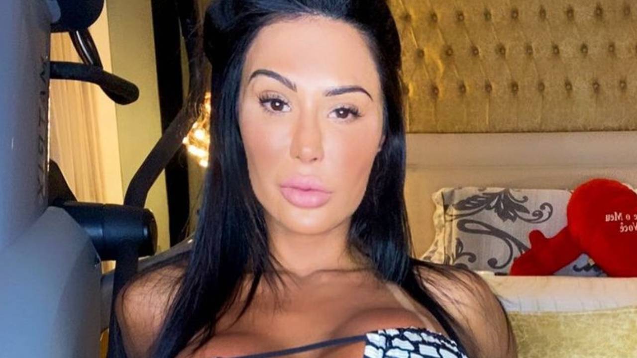 Ousada! Gracyanne Barbosa abaixa shortinho após treino, quase mostra demais e leva web à loucura