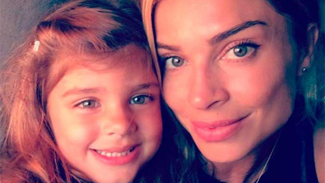 Grazi Massafera ensina valores para a filha e cozinha quentinhas com a herdeira: “Dia diferente”