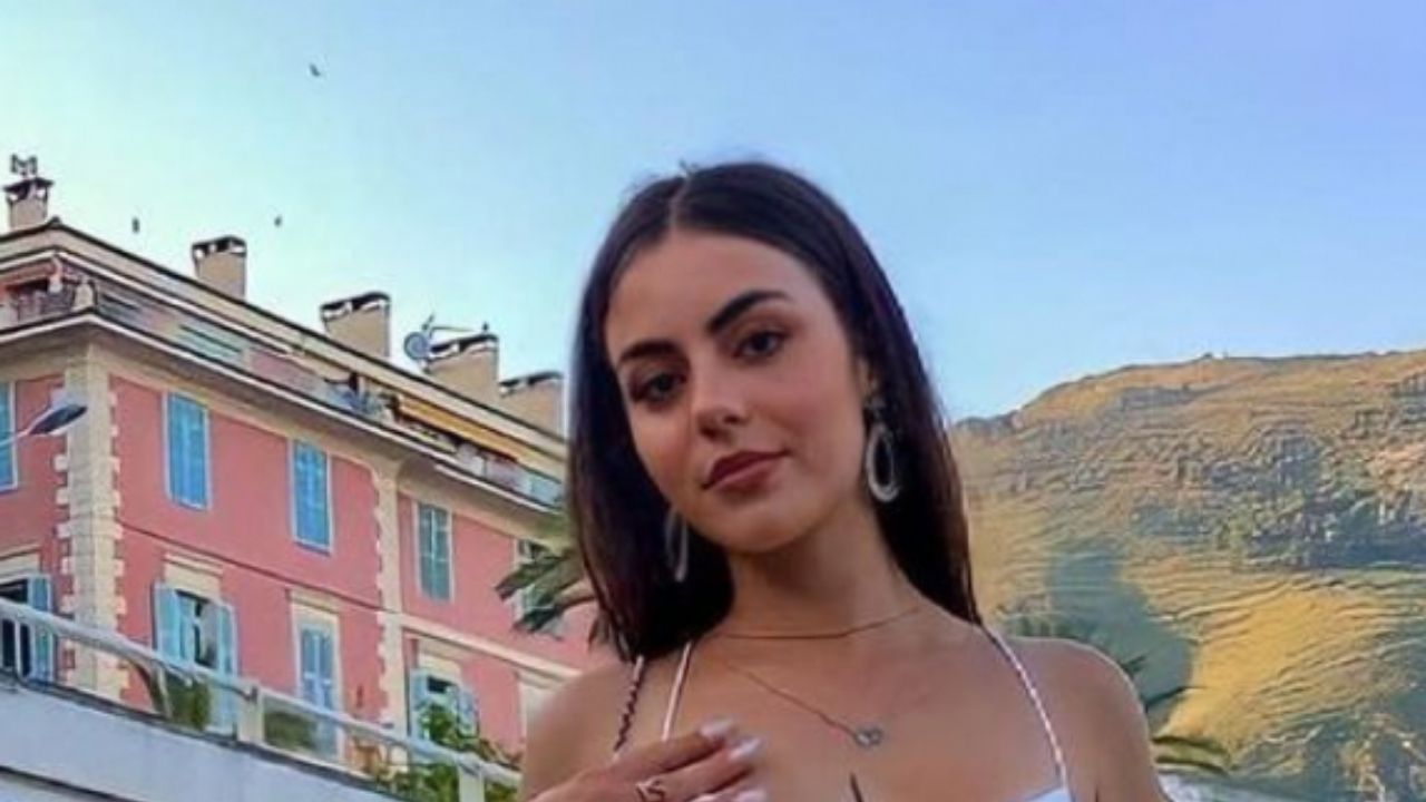 Gretchen compartilha clique raro da filha de vestidinho de alcinha e beleza impressiona: “Uma princesa”