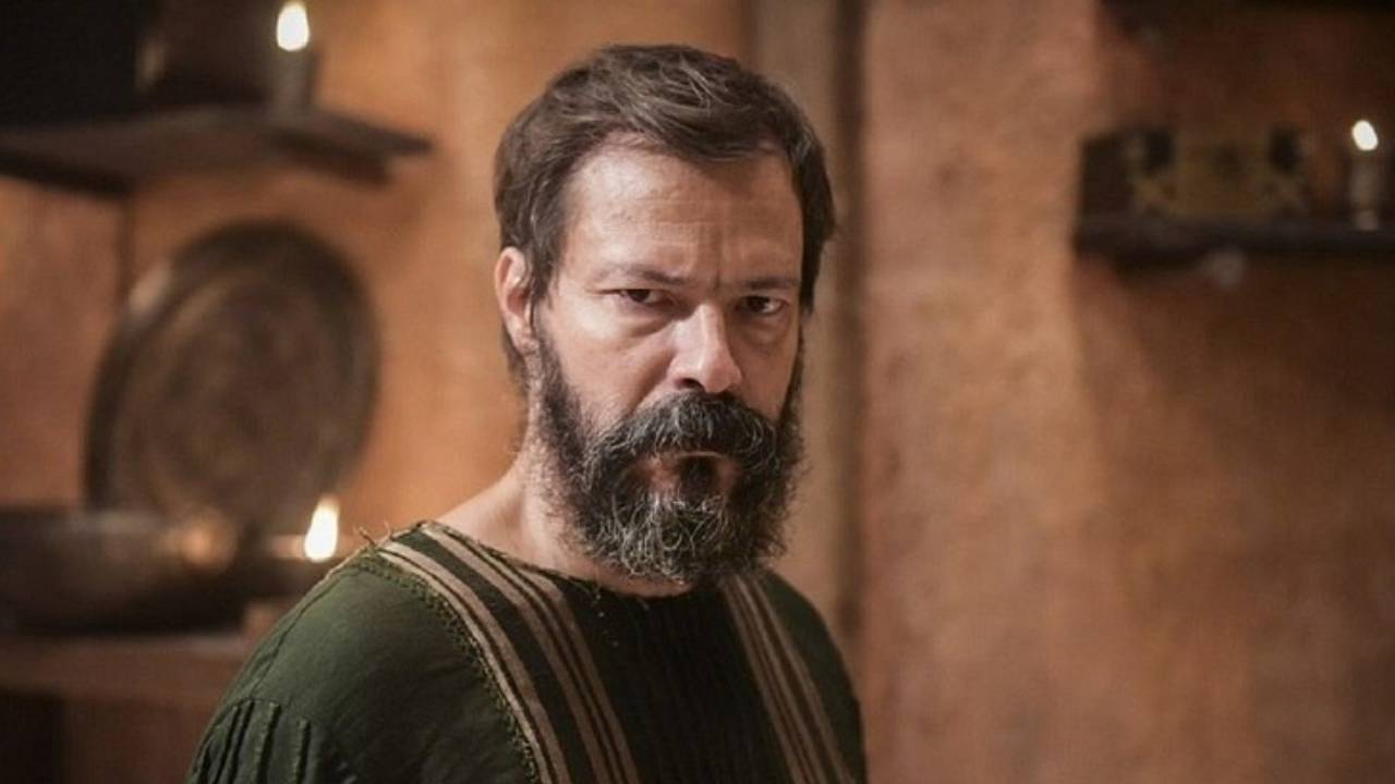 Após luta contra Covid-19, Heitor Martinez se recusa a fazer cenas de beijo em ‘Gênesis’, diz colunista