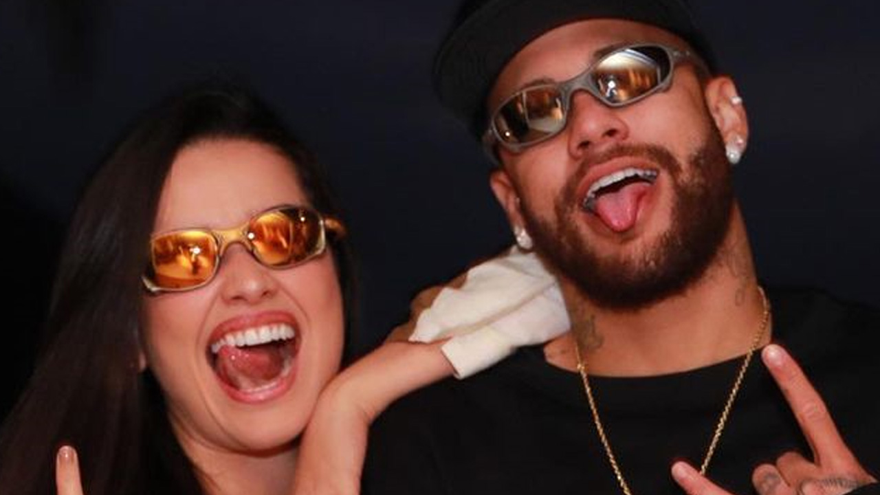 Ex-BBB Juliette Freire encontra Neymar Jr. para receber presente e posa chavosa: “De Juliet com a Juliette”