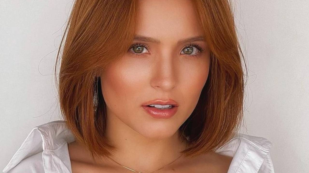 Sem sutiã, Larissa Manoela abre camisa no limite e decote até o umbigo rouba a cena: “Sensual”