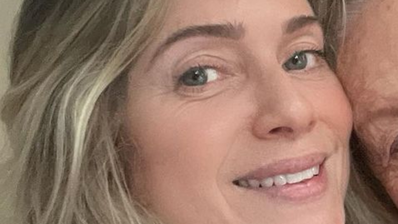 Letícia Spiller reúne a mãe e a caçula em raro clique e beleza impressiona fãs: “Que genética!”