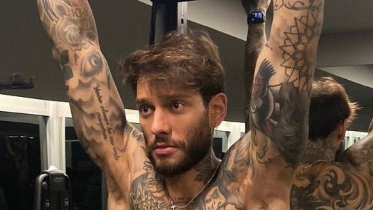 Lucas Lucco exibe abdômen trincado, mas confessa que teve dificuldade de voltar aos treinos: “Sentia preguiça”
