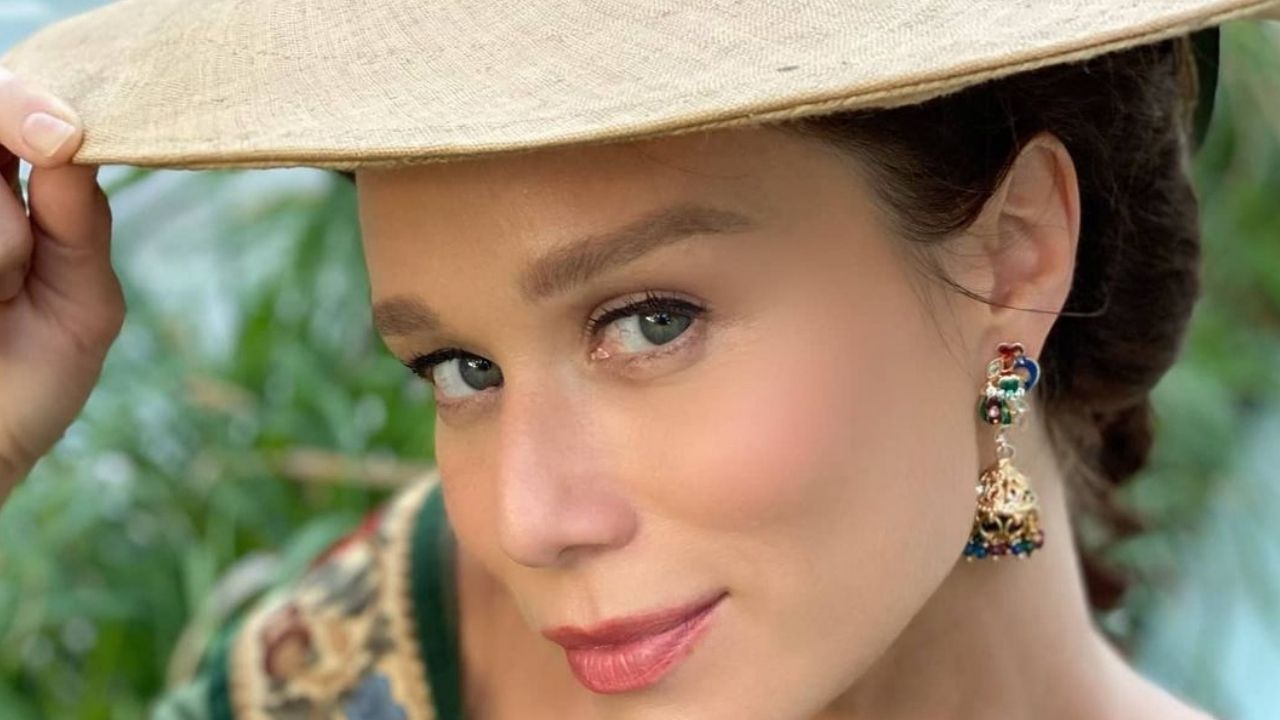 Mariana Ximenes surge nos bastidores de Nos Tempos do Imperador: “Condessa vai à praia”