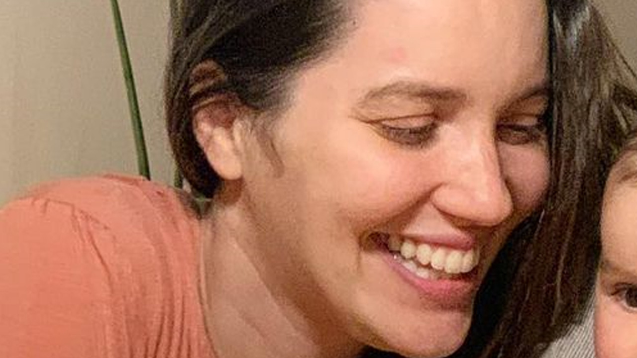 Nathalia Dill celebra sete meses da pequena Eva com bolo e mostra bebê sorridente: “Cada dia mais linda”