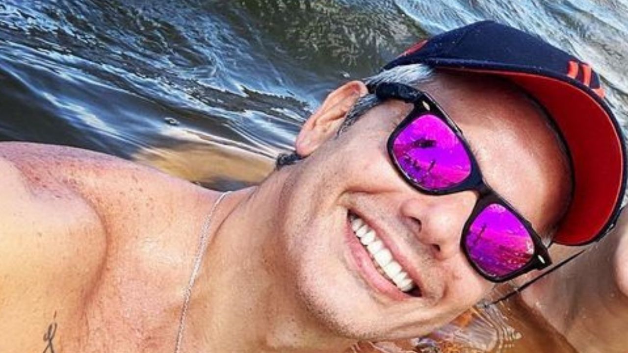 Otaviano Costa curte férias com a família no Ceará em praia vazia: “Isoladíssimos”