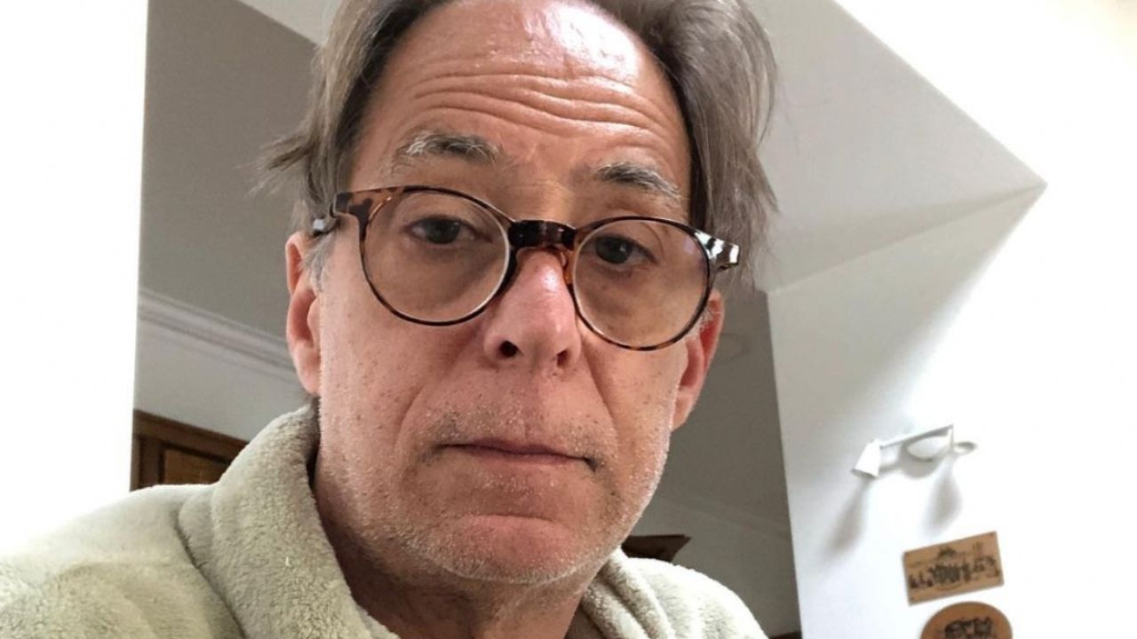 Abatido, Pedro Cardoso comove fãs com desabafo corajoso nas redes sociais: “Vivo permanentemente ansioso”