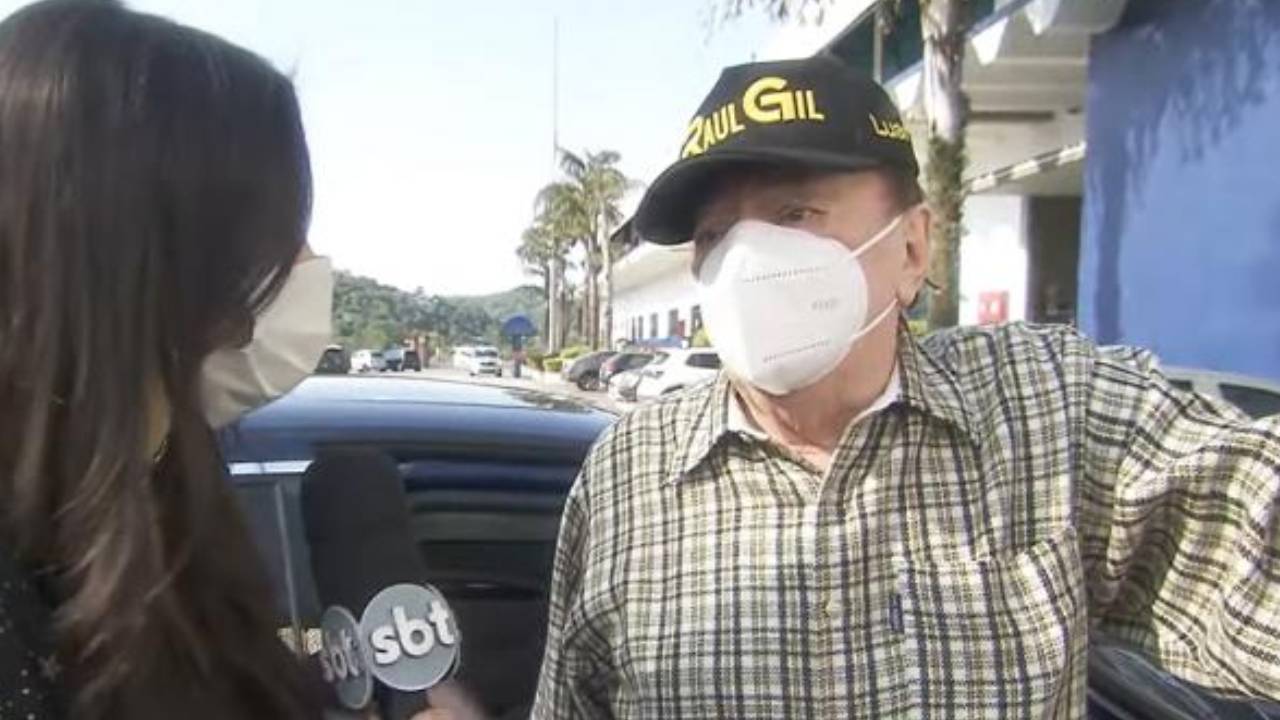 Vacinado, Raul Gil se emociona ao retomar gravações após mais de um ano longe do SBT: “Não caiu a ficha”
