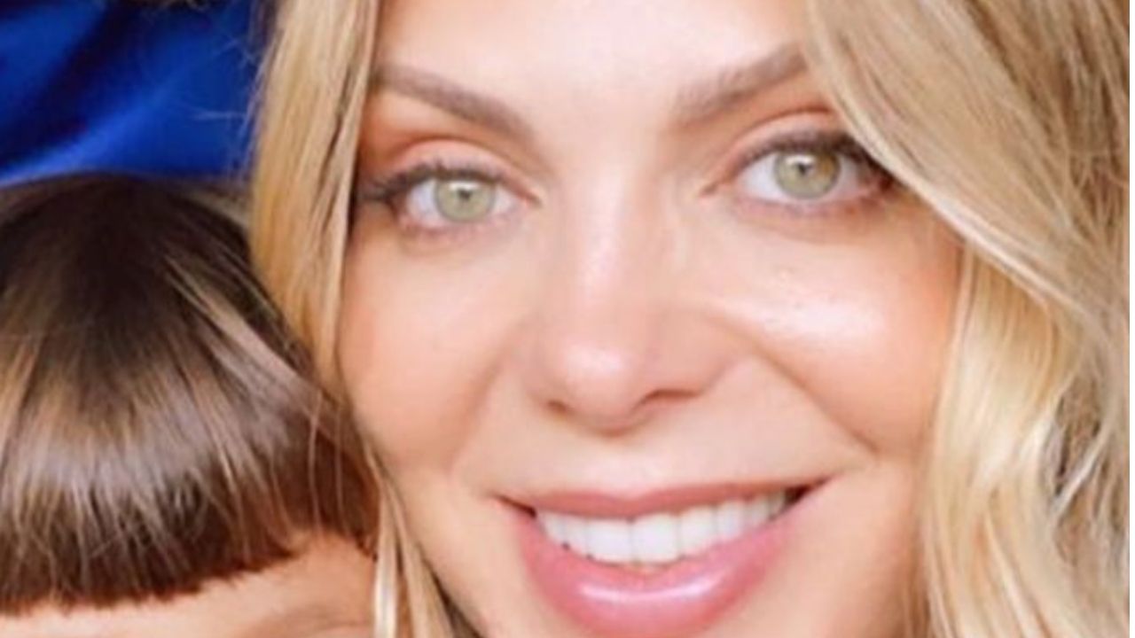 Sheila Mello mostra maturidade e publica declaração para a filha de seu namorado: “Sou apaixonada”