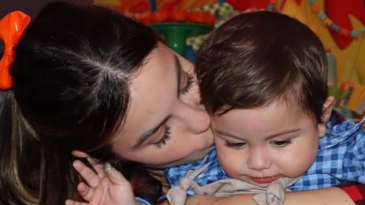 Filho de Sthefany Brito ganha arraial intimista em celebração aos 8 meses: “Alegria de todos os dias”