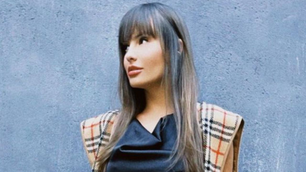 Ex-BBB Thais Braz combina microvestido com bota de cano alto e fãs babam: “Deusa absoluta”