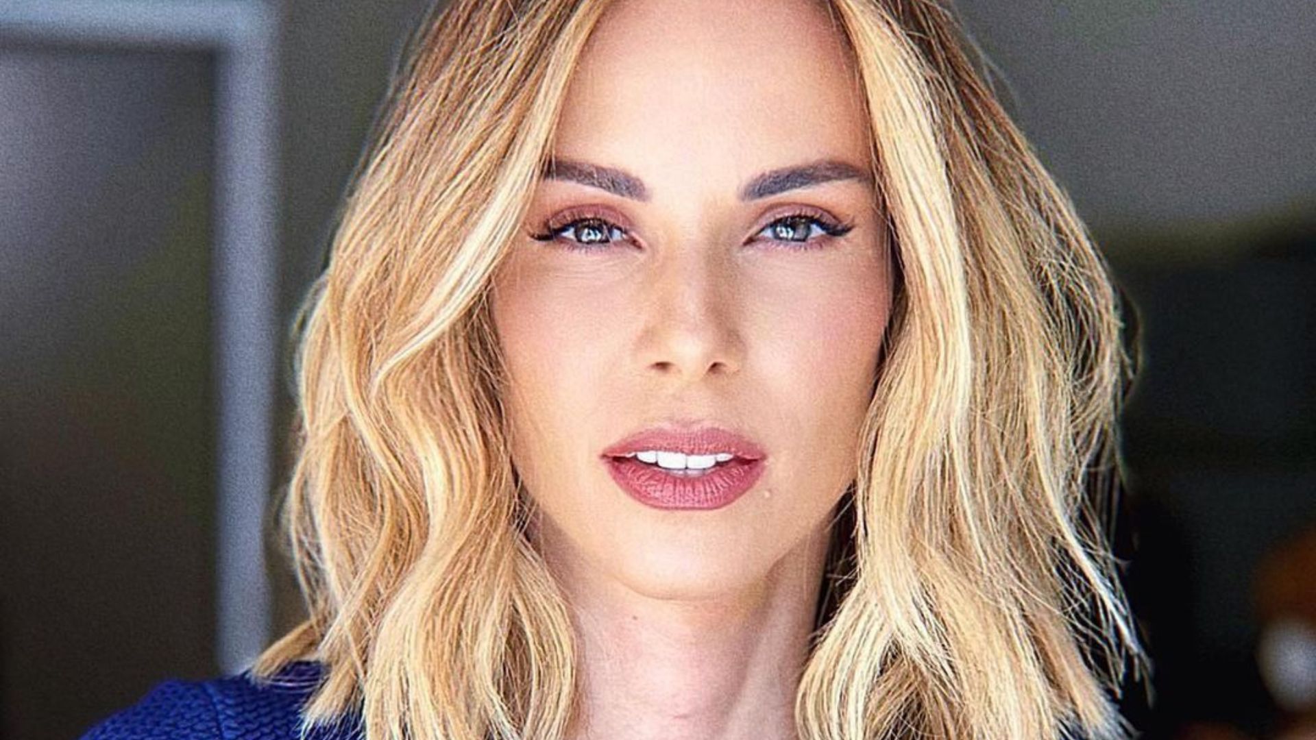 Mas já? Ana Furtado surge deslumbrante em seu primeiro trabalho fora da Globo: “Ainda melhor”