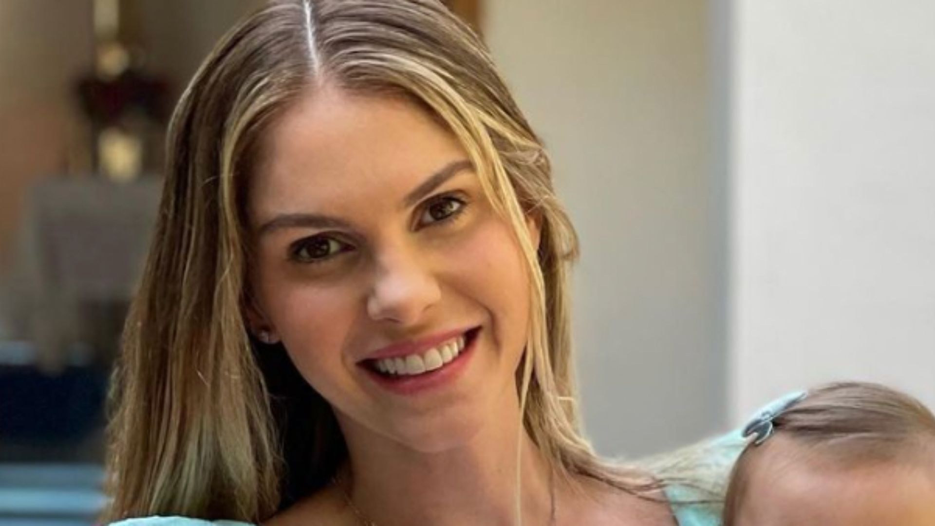 Bárbara Evans leva a filha para a igreja e veste a bebê como uma princesa: “Agradecer”