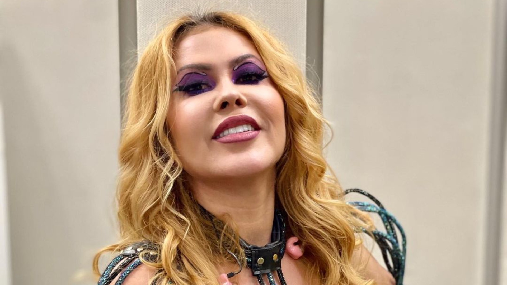 Destratado por Joelma após viajar 14 horas, fã diz estar psicologicamente abalado